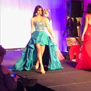 💚SOLD💚 Pageant Fun Fashion